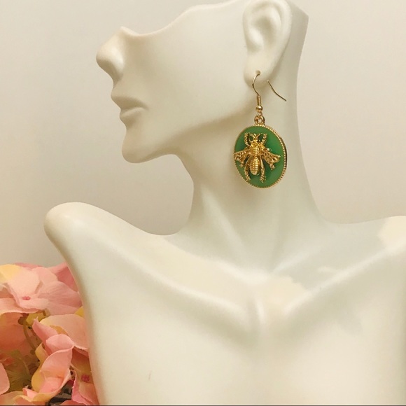 Bee Earrings 🐝 - Picture 6 of 6